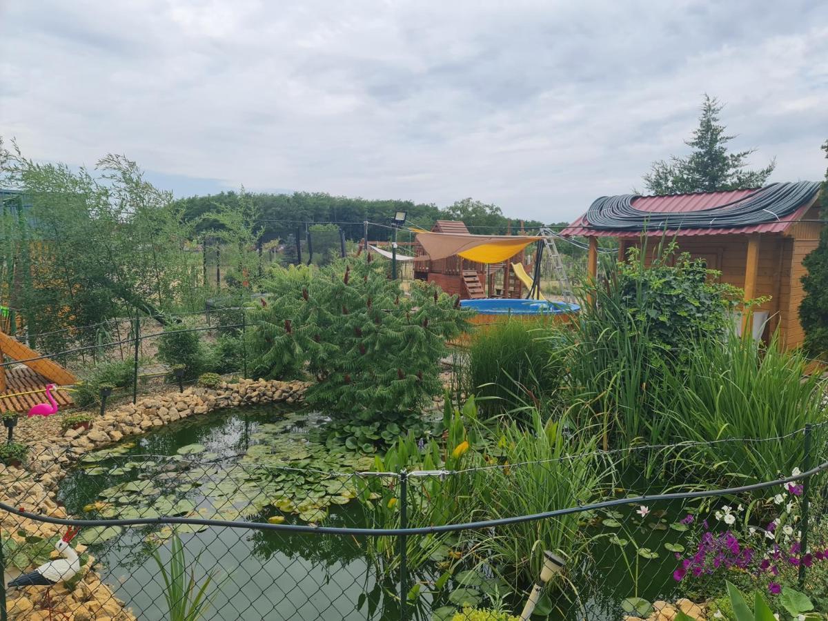 Hobby Vendeghaz Apartment Kiskunmajsa Bagian luar foto