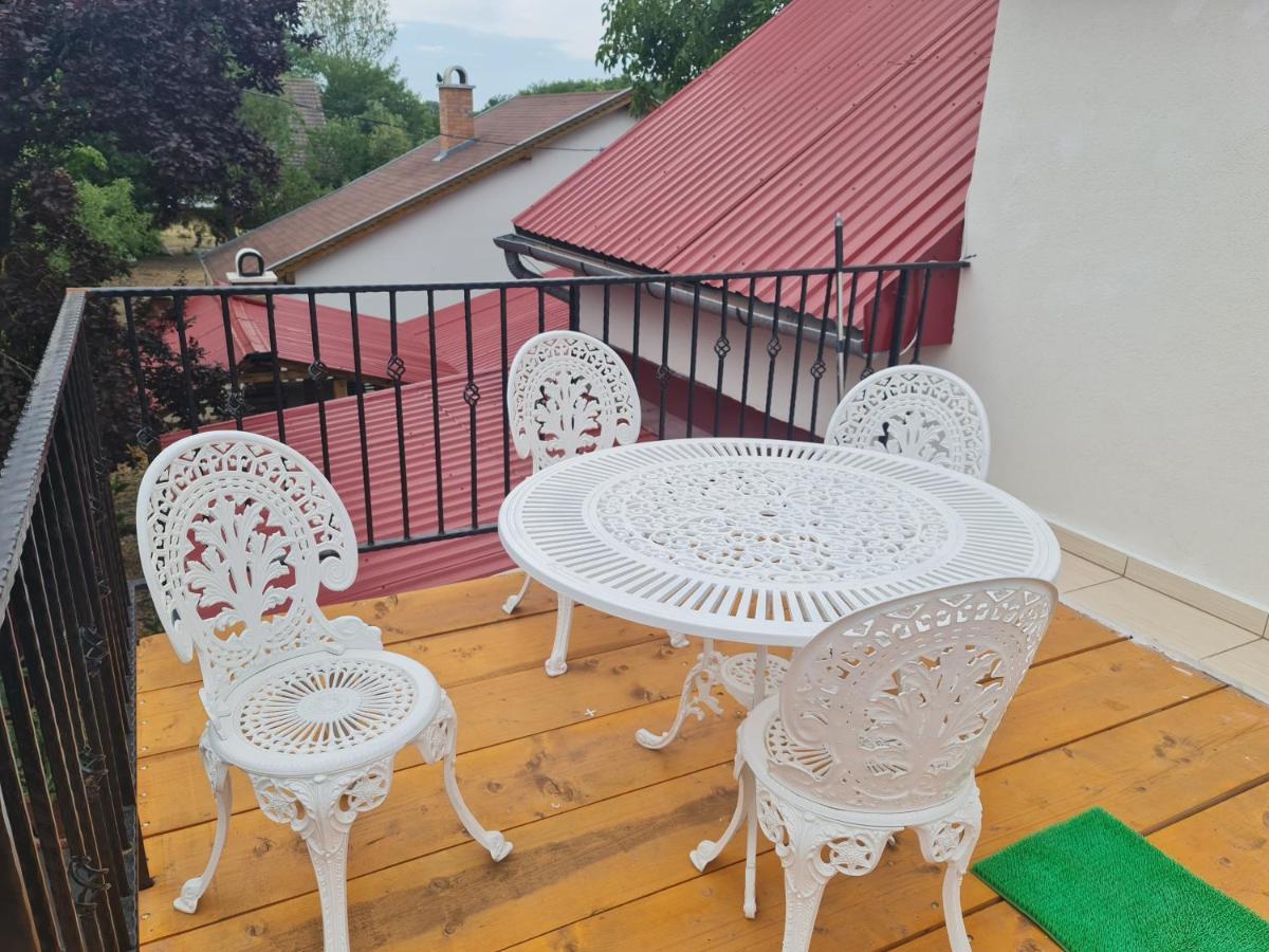 Hobby Vendeghaz Apartment Kiskunmajsa Bagian luar foto