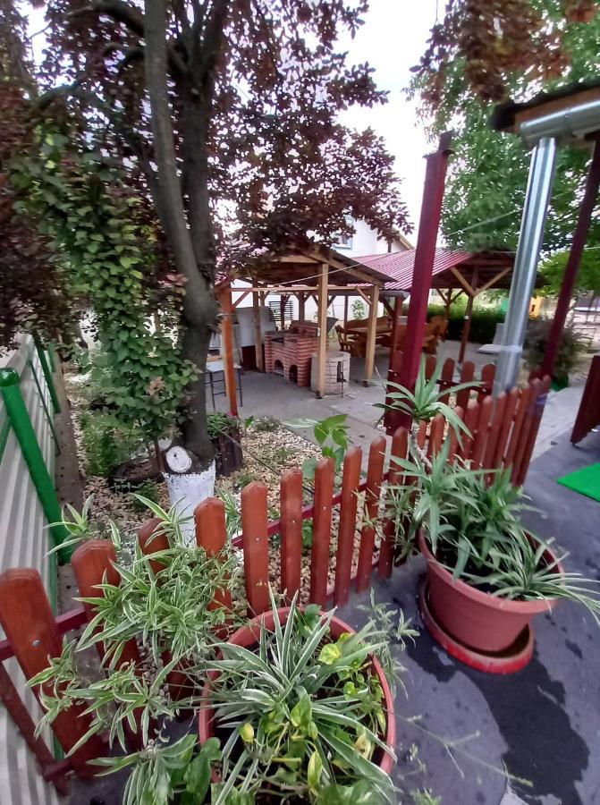 Hobby Vendeghaz Apartment Kiskunmajsa Bagian luar foto